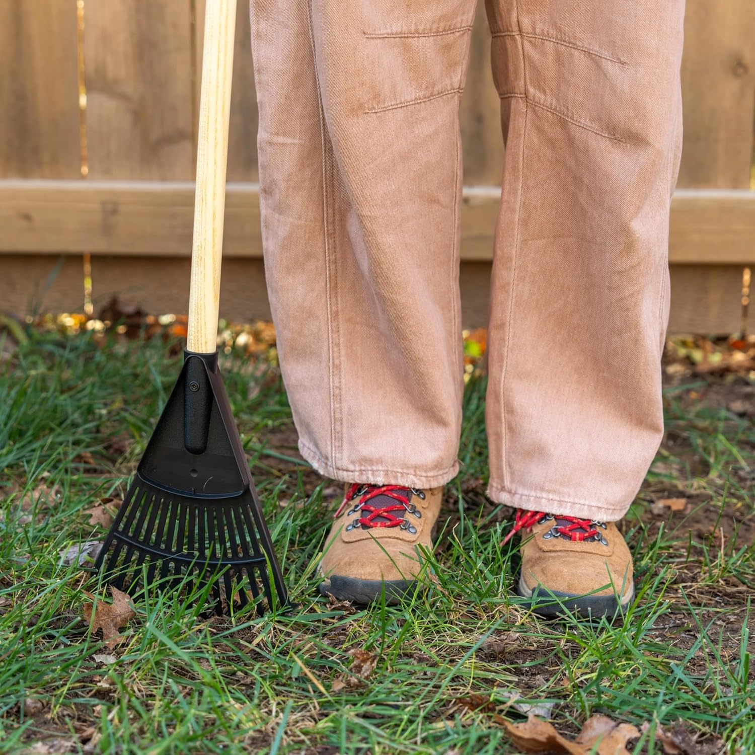 69ecdd94839bb9d18ef3a3582e73b5b5d594f6f274db7f3fbab50.jpg 8-inch Wooden-Handled Polyester Shrub and Leaf rake